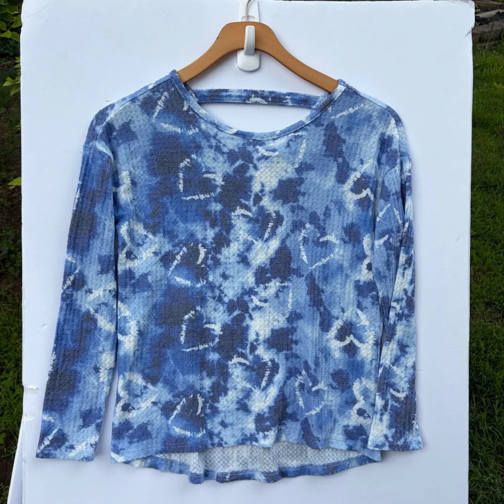 The Childrens Place Girls Blue Tie Dye Heart Waffle Knit Top Cut Out Back M 7/8‎